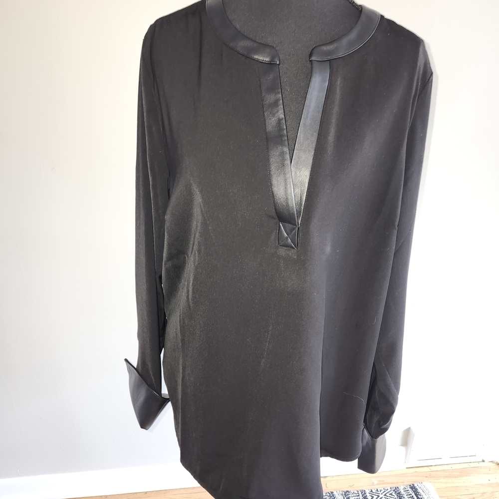 NWT GORGEOUS MICHAEL KORS  Black Long Sleeve Blouse with Leather Trim